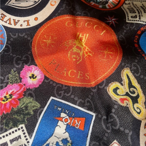 100% Gucci Silk Monogram Courrier Print Scarf - Picture 9 of 13